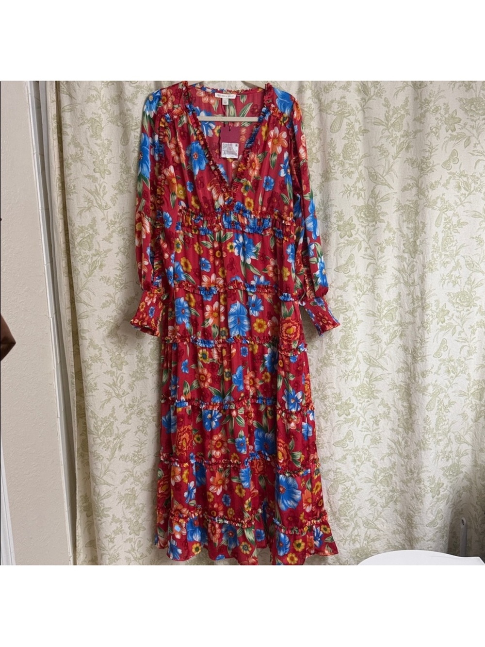 Chelsea & Violet Floral Maxi Dress - Picture 2 of 9